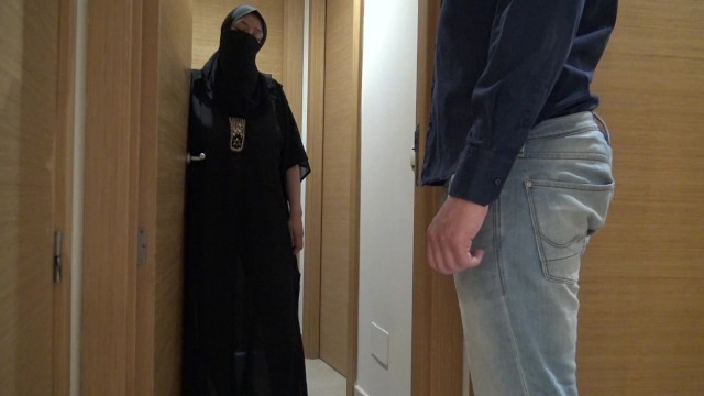 Arab Egyptian Wife Fucking the Plumber زوجة مصرية مع السباك